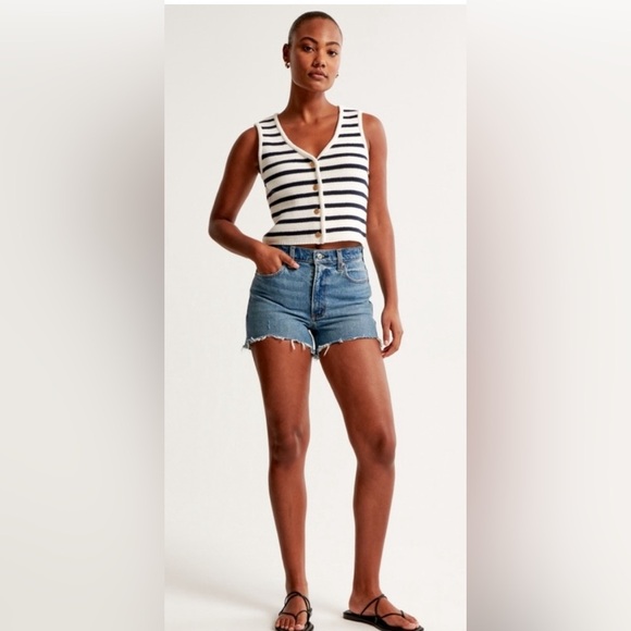 NWT ABERCROMBIE AND FITCH AF CURVE LOVE PLUS HIGH RISE 4” MOM JEAN SHORTS 37/ 24 - Picture 4 of 4